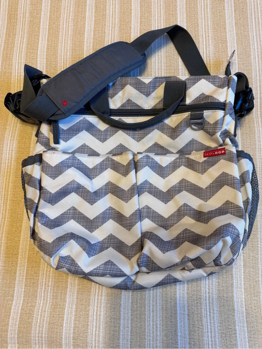 NWOT SKIP HOP Gray and White Chevron TRAVEL OR DIAPER BAG